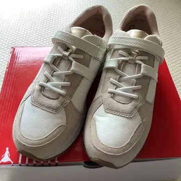 fitfit 아나토믹 레이스 스니커즈 화이트 x 베이지 23,5cm