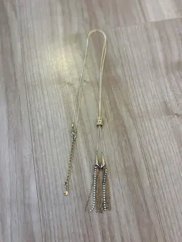 골드 태슬 디자인 목걸이
