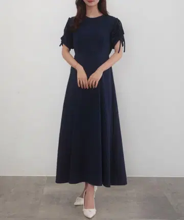 CENEA 드로스트 슬리브 티셔츠 원피스