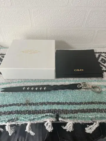 STUDS & KNITTING LEATHER SHORT KEY RING