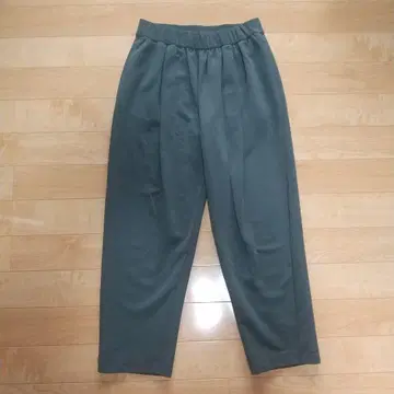 유니클로 U 스웨트 개더 팬츠 L 443246 dark green