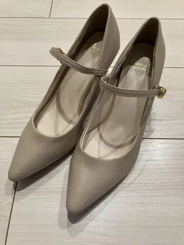 menue 포인티드 7cm 힐 메리 제인 펌프스 므뉴