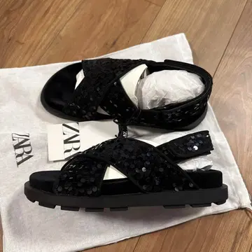 자라 ZARA 스팽글 플랫 통굽 샌들 37 새상품