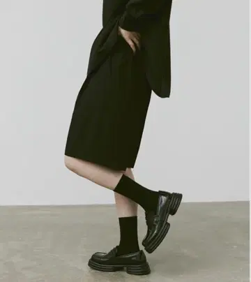 FEKETE 하프 슬랙스 블랙