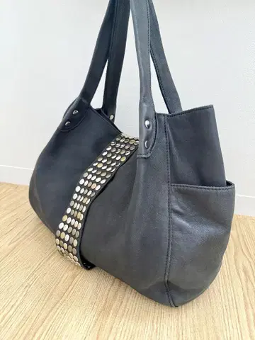 TRES 트레 핸드백 토트백 A4 스터드 블랙 소가죽