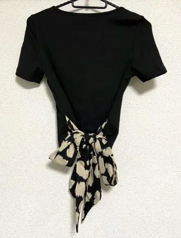 GYDA풍 레오파드 리본 반팔 티셔츠