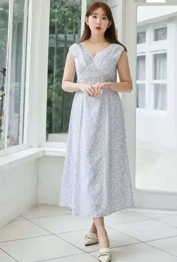 Lace Trimmed Floral Dress S 사이즈