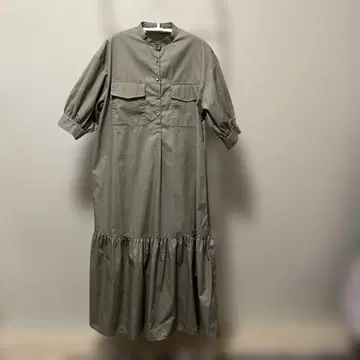 카키색 셔츠 원피스 프릴 밑단