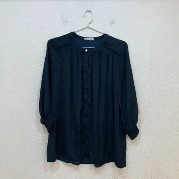 블랑 새틴 도비 셔링 슬리브 블라우스 [38]