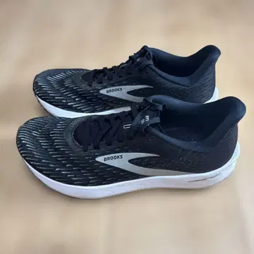 새상품급 입니다, Brooks Hyperion Tempo 25.5cm