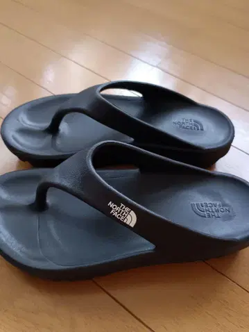 THE NORTH FACE 블랙 비치 샌들