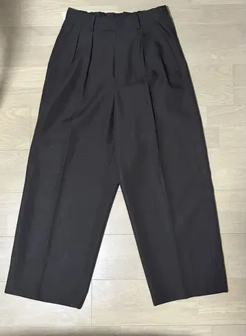 HIGH TWISTED GABA WIDE TUCK SLACKS 브라운