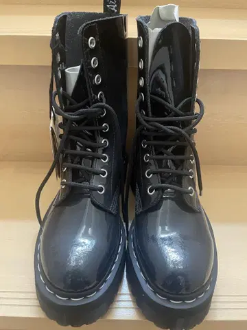 닥터마틴 에나멜 통굽 부츠 레어 AGYNESS DEYN 콜라보