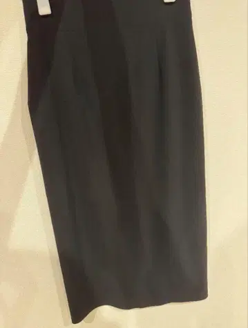 노블 타이트 스커트 블랙