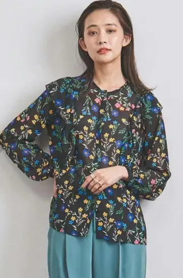 UNITED ARROWS 꽃무늬 비침 프릴 긴팔 블라우스 36