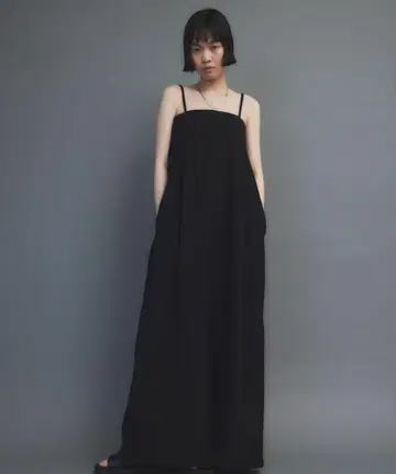 블랙 스트랩 롱 드레스