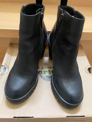 닥터마틴 숏부츠 힐 9cm 새상품급