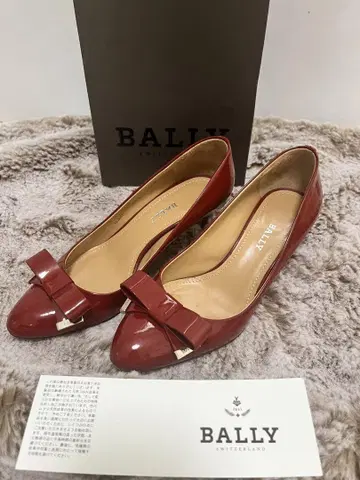 BALLY (발리) 에나멜 리본 포함 하이힐