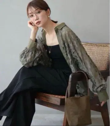 코드 레이스 오버 셔츠 자켓 카키/lumier 같은 형태
