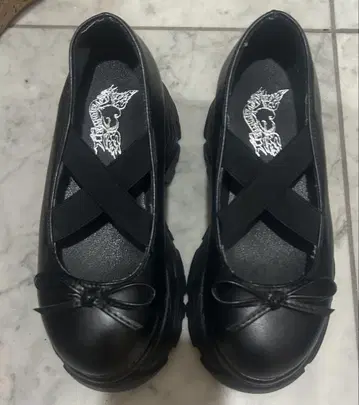 러브헌터 통굽 리본 스니커즈 블랙 23cm