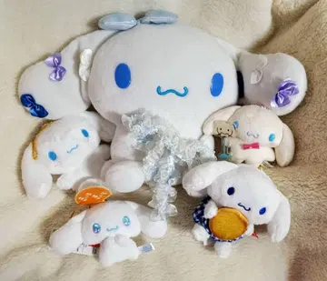 시나모롤 봉제 인형 세트와 키링