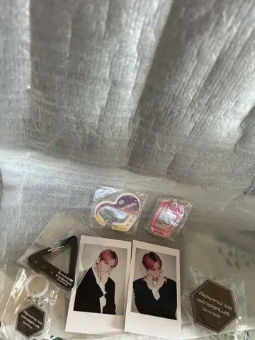 w-inds. 인스턴트 포토 카드와 가챠