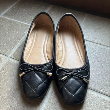 블랙 퀼팅 플랫슈즈