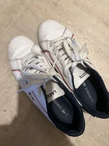 LACOSTE 화이트 스니커즈