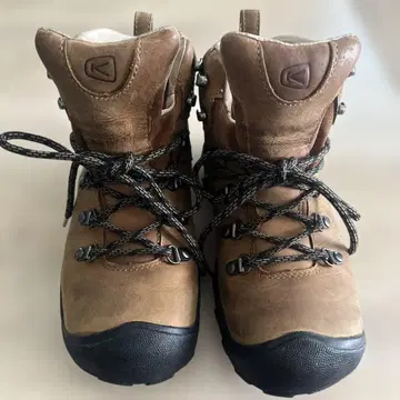 KEEN 등산화 피레네 24cm