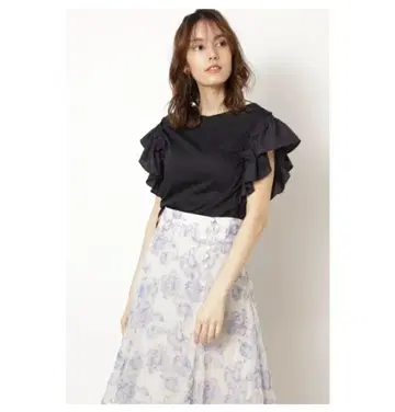 JILLSTUART 소매 프릴 상의