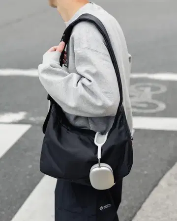 미사용 새상품 CLESSTE HOLIDAY BAG 블랙 숄더백