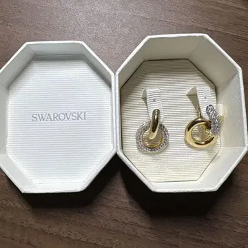 SWAROVSKI 스와로브스키 Dextera 후프 귀걸이