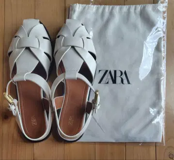 ZARA 화이트 스트랩 샌들 구르카 샌들