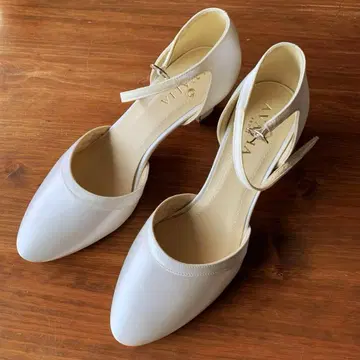 [ 새상품 하자품 ] 새틴 스트랩 슈즈 6cm 24cm 신발 (B)