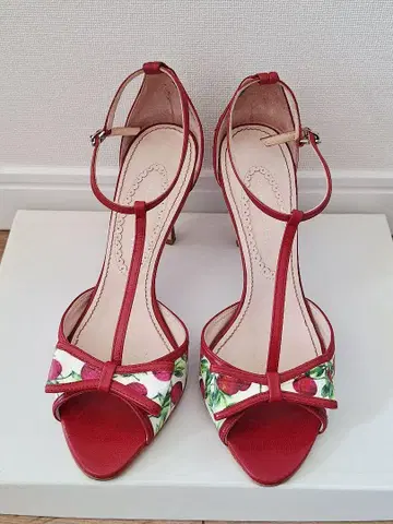 레베카 테일러 체리 샌들