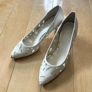 LE TALON 7cm 리프 컷워크 펌프스 22.5cm