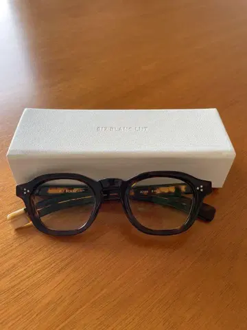 BLANC HIT 오버사이즈 안경 케이스 포함