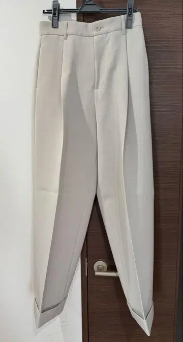 마루 유나이티드 애로우즈 턱 와이드 테이퍼드 팬츠