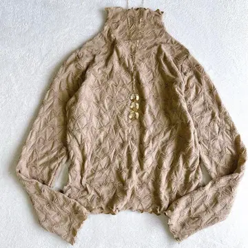 꽃무늬 자수 티셔츠 프릴 하이넥 상의 메로우 이너 올 패턴