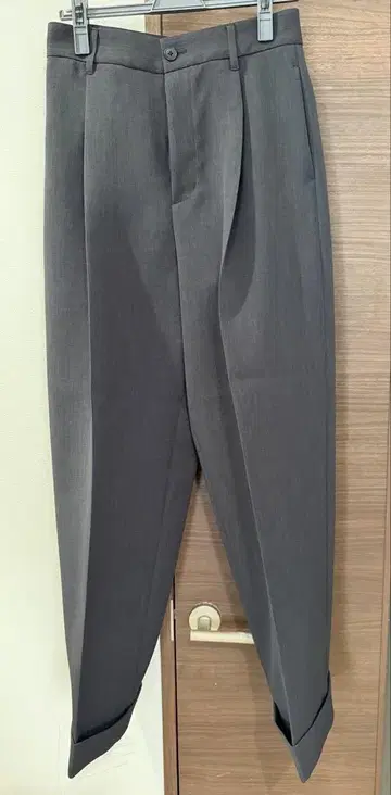 마루 유나이티드 애로우즈 턱 와이드 테이퍼드 팬츠