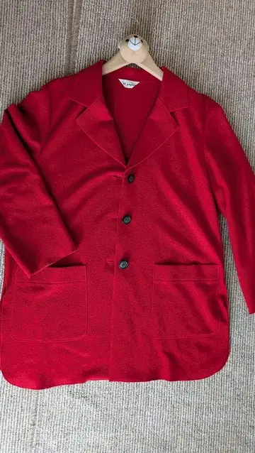 ill papiro 빨간색 자켓