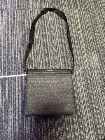 MICHAEL KORS 숄더백 다크 블랙