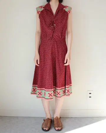 70s 미니 꽃무늬 패치워크 슬리브리스 원피스 빈티지 구제 의류