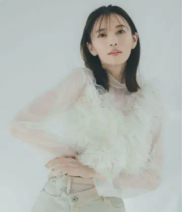 cocodeal 아시메 프릴 튤 블라우스 아이보리