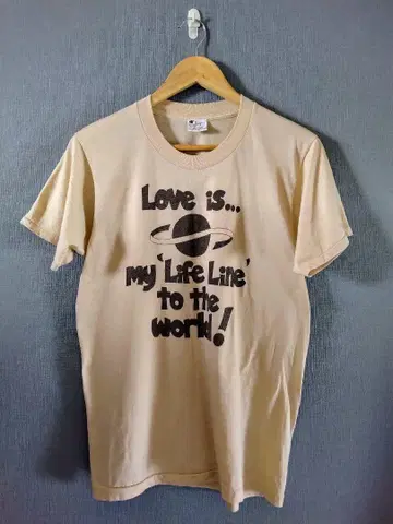 빈티지 구제 메시지 T셔츠 Love is - 베이지