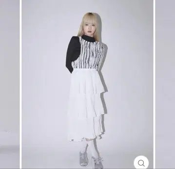 Uenui 우뉴이 화이트 플리츠 롱 스커트