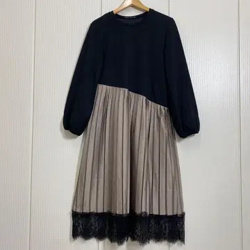 ZARA 자라 이소재 절개 밑단 레이스 플리츠 원피스