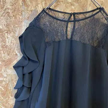 AE8714 ZARA 자라 프릴 상의 블랙 여성용 포스