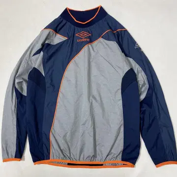 새상품급 UMBRO 엄브로 센터 로고 자수 긴팔 풀오버 피스테