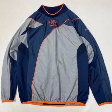 새상품급 UMBRO 엄브로 센터 로고 자수 긴팔 풀오버 피스테